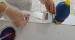 آزمایش محلول های رنگی در سرای دانش