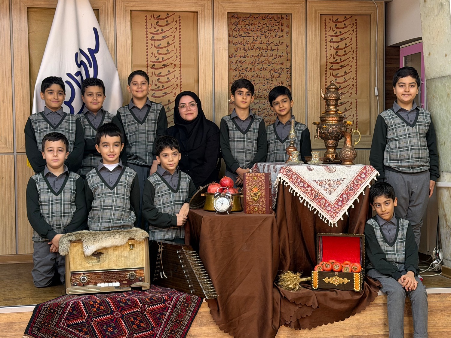 جشن یلدای دبستان پسرانه سرای دانش واحد شریعتی_ سال تحصیلی 1405_1404